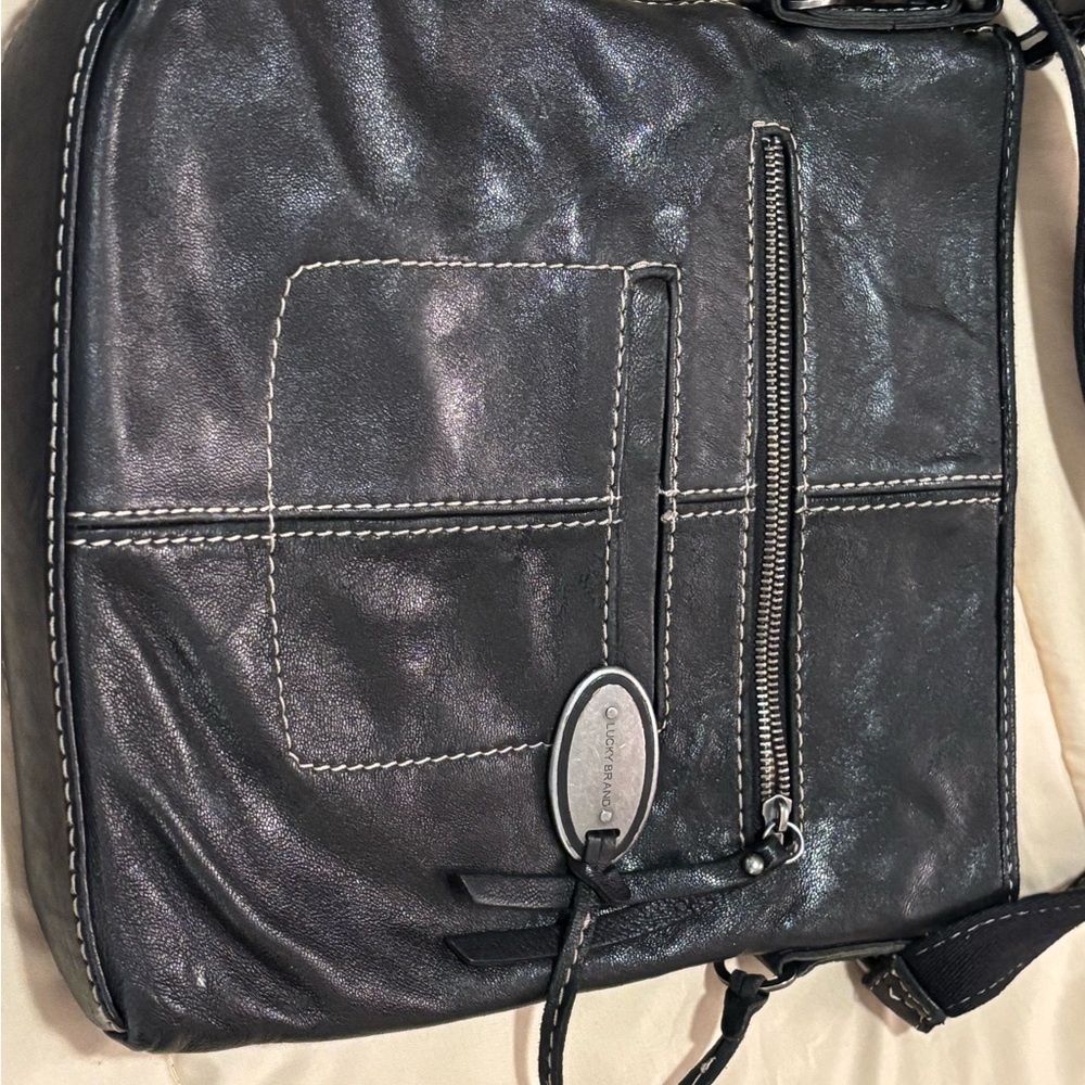 Black Crossbody Shoulder Bag with Contrast Stitching
Lucky Brand vintage